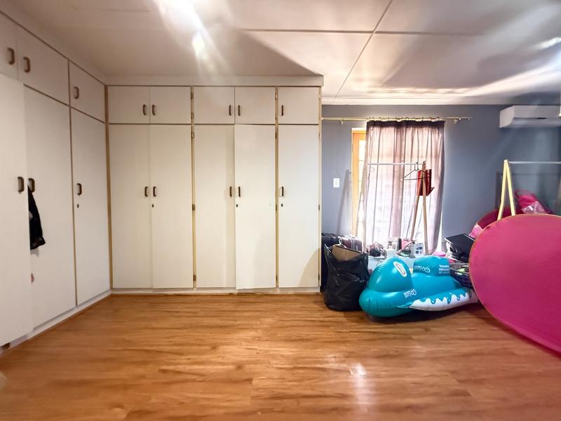 4 Bedroom Property for Sale in Bergzicht Western Cape